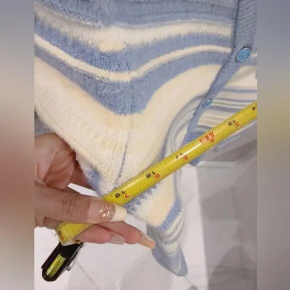 CHANEL Women's Blue and Cream Cardigan - Picture 9 of 9